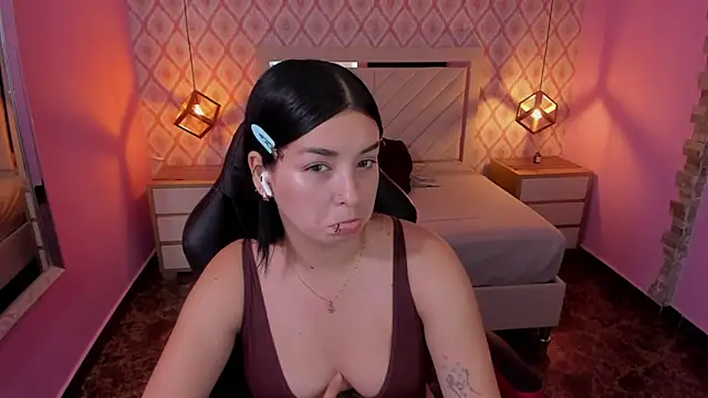 Snapshot of CHRISTY_TEIGEN4 chatting on October 2025 07:23:02 PM CHRISTY TEIGEN4 online show from October 2025 07:23:02 PM