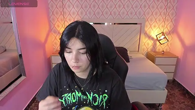 Snapshot of CHRISTY_TEIGEN4 chatting on October 2025 07:22:01 PM CHRISTY TEIGEN4 online show from October 2025 07:22:01 PM