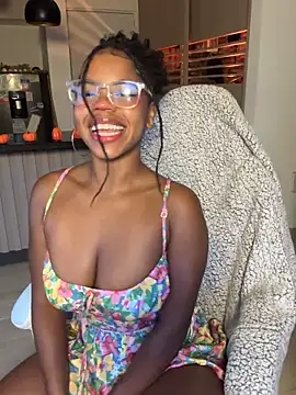 Snapshot of Sweet-Jade chatting on October 2025 10:32:02 PM Sweet-Jade online show from October 2025 10:32:02 PM