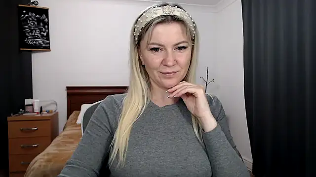 ParadiseAlina online show from May 2026 07:45:02 PM