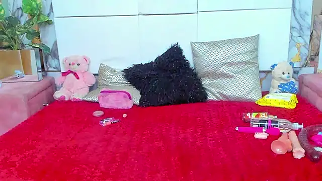 KloeANDbritany online show from October 2025 02:35:02 PM