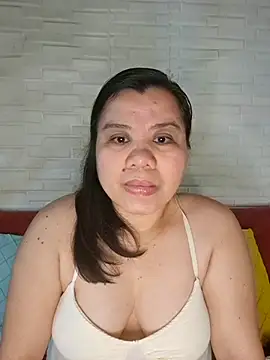 hotlyn45 online show from April 2026 09:09:02 PM