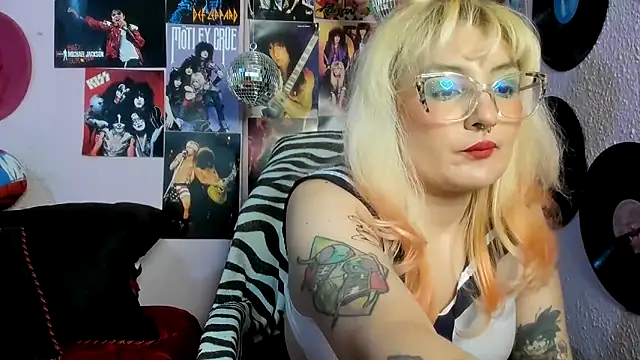 Avril Maria online show from April 2026 07:58:01 PM