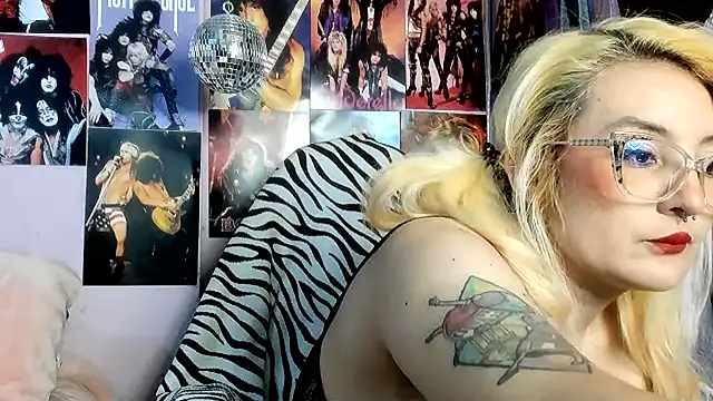 Snapshot of Avril_Maria chatting on June 2026 06:32:01 PM Avril Maria online show from June 2026 06:32:01 PM