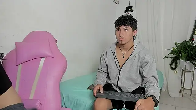 Laura and Kevin online show from December 2025 09:11:01 PM