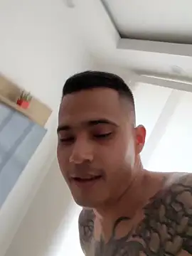 AndrewGmz online show from October 2025 06:18:02 PM