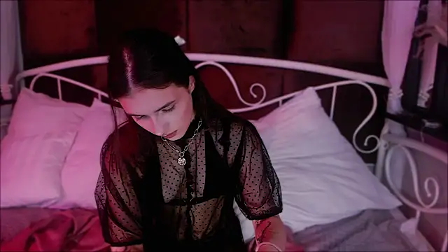 Snapshot of KrissyKits chatting on September 2025 10:59:02 AM KrissyKits online show from September 2025 10:59:02 AM