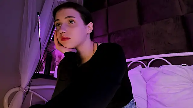 Snapshot of KrissyKits chatting on September 2025 04:33:02 AM KrissyKits online show from September 2025 04:33:02 AM