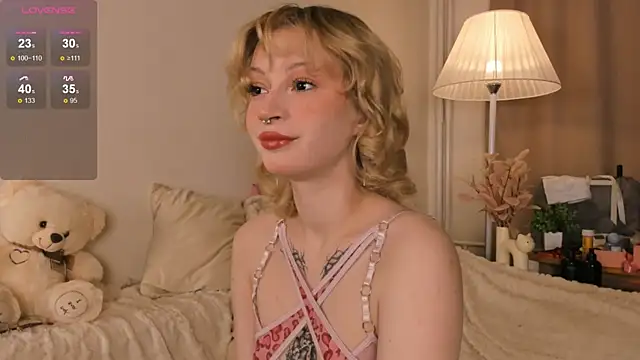 Snapshot of EfieFrye chatting on October 2025 05:58:02 PM EfieFrye online show from October 2025 05:58:02 PM