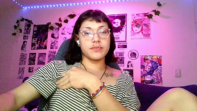 Snapshot of christina_vamp1 chatting on September 2025 08:19:01 PM christina vamp1 online show from September 2025 08:19:01 PM