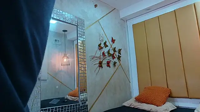 Snapshot of alphakongX chatting on October 2025 12:10:01 AM alphakongX online show from October 2025 12:10:01 AM