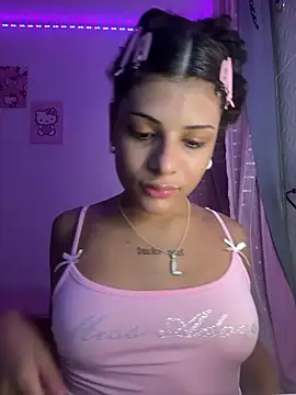 Snapshot of luluzinhax chatting on April 2026 02:27:02 AM luluzinhax online show from April 2026 02:27:02 AM