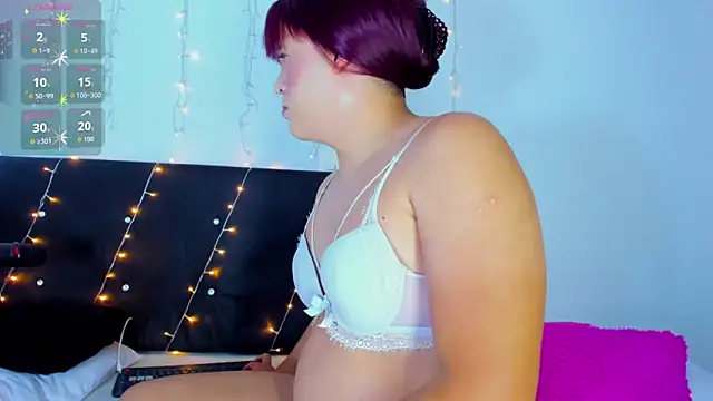 Danaa moore  online show from April 2026 11:35:02 PM