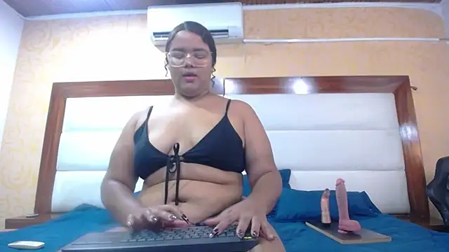 NicolBonnie online show from September 2025 08:01:02 PM