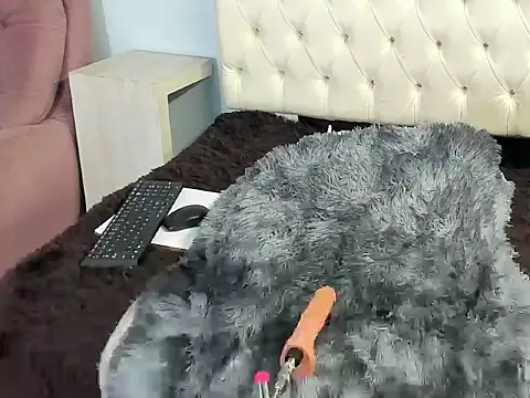 Sally Moonn online show from October 2025 07:40:01 PM