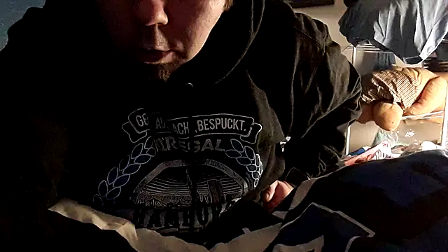 GeilerHSVFAN1989 online show from December 2025 08:03:02 PM