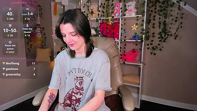 Lynn Martin online show from November 2025 01:02:02 PM