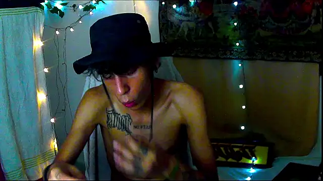 Snapshot of Crxxxsh chatting on September 2025 07:54:01 AM Crxxxsh online show from September 2025 07:54:01 AM