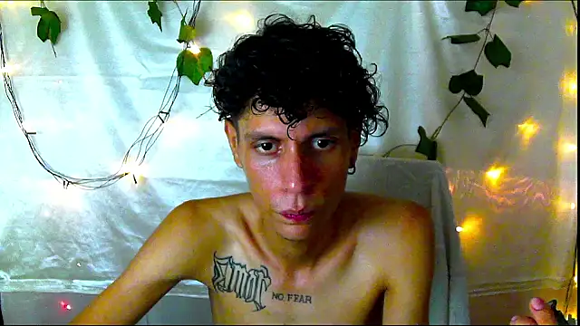 Snapshot of Crxxxsh chatting on September 2025 08:22:01 PM Crxxxsh online show from September 2025 08:22:01 PM