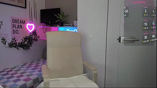 DianaGalaxy online show from September 2025 01:15:01 PM