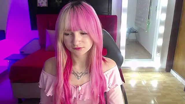 Snapshot of _Charlotte_Collins_ chatting on May 2026 03:20:01 PM Charlotte Collins online show from May 2026 03:20:01 PM