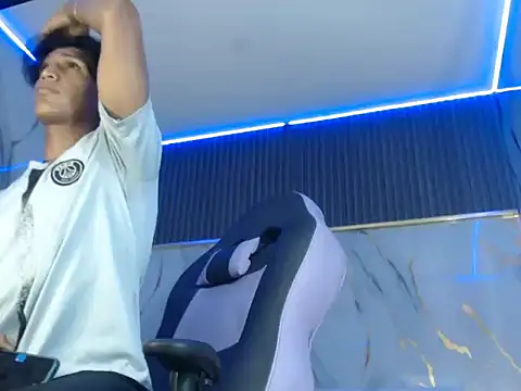 Snapshot of bull_cam chatting on September 2025 06:53:01 PM bull cam online show from September 2025 06:53:01 PM