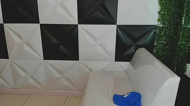 Snapshot of bull_cam chatting on October 2025 06:50:02 PM bull cam online show from October 2025 06:50:02 PM