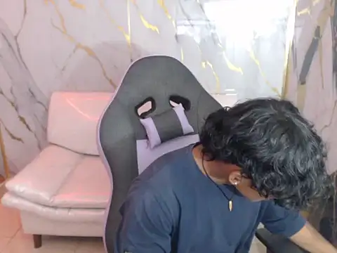 Snapshot of bull_cam chatting on October 2025 07:56:02 PM bull cam online show from October 2025 07:56:02 PM