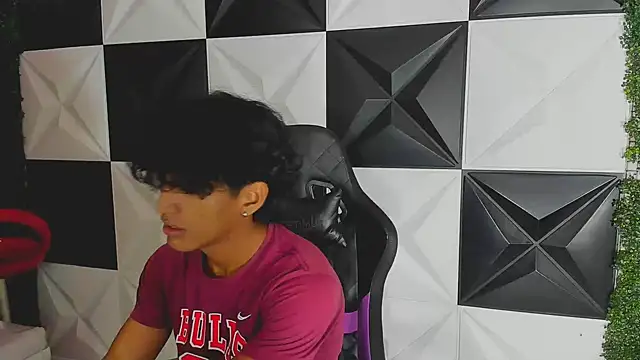 Snapshot of bull_cam chatting on October 2025 07:33:02 PM bull cam online show from October 2025 07:33:02 PM