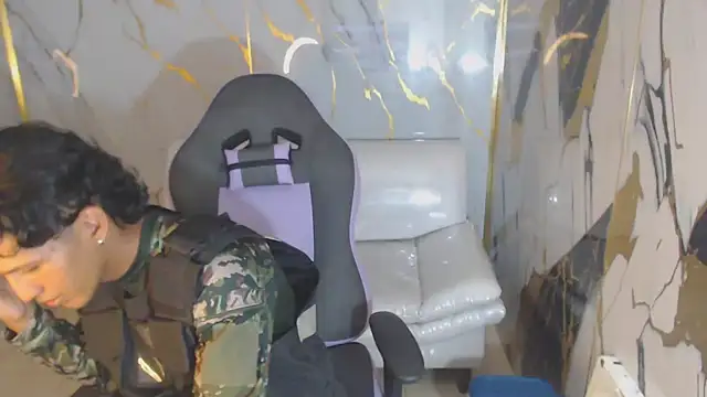 Snapshot of bull_cam chatting on October 2025 06:41:02 PM bull cam online show from October 2025 06:41:02 PM