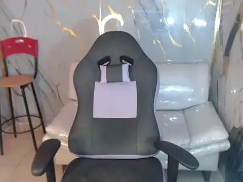 Snapshot of bull_cam chatting on October 2025 08:16:02 PM bull cam online show from October 2025 08:16:02 PM