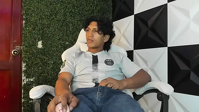 Snapshot of bull_cam chatting on November 2025 07:14:02 PM bull cam online show from November 2025 07:14:02 PM