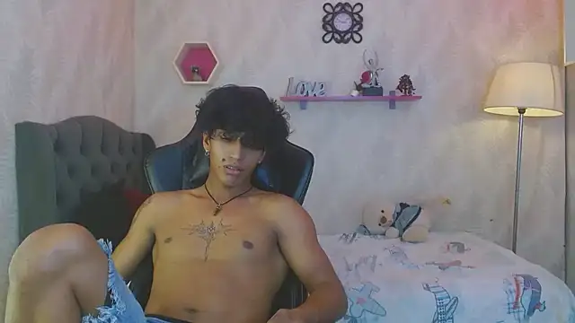 Snapshot of bull_cam chatting on November 2025 07:14:01 PM bull cam online show from November 2025 07:14:01 PM