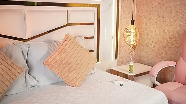 annie sm online show from October 2025 07:11:02 PM