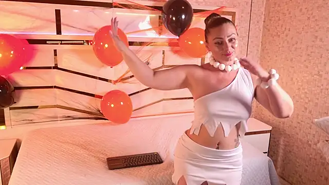 annie sm online show from October 2025 07:36:02 PM