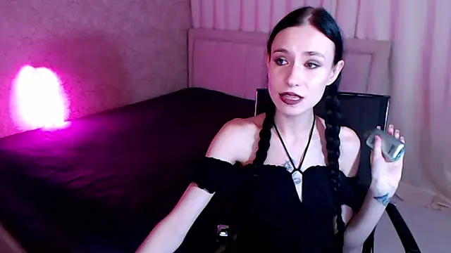 Snapshot of KiraBennett chatting on September 2025 04:29:02 PM KiraBennett online show from September 2025 04:29:02 PM