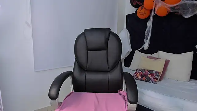 kate lua online show from October 2025 12:27:02 PM