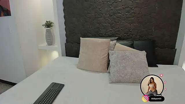 aby smiith  online show from February 2026 07:28:01 PM