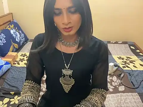 LuvLayla online show from April 2026 08:44:01 PM