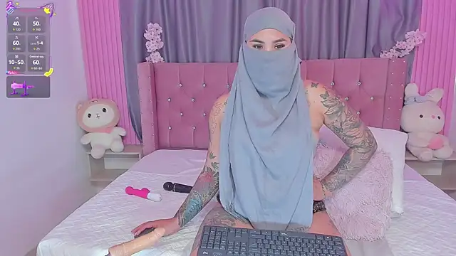 Nayla-Mouna online show from November 2025 07:46:02 PM