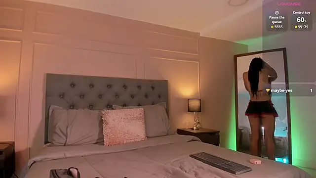 ALICESANDOVAL online show from October 2025 11:55:02 AM