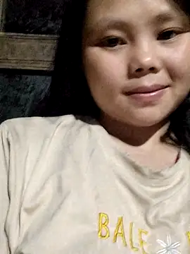 Snapshot of omiu-baby chatting on April 2026 01:04:01 PM omiu-baby online show from April 2026 01:04:01 PM