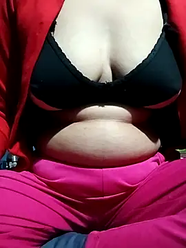 Deepa hott online show from October 2025 06:39:02 AM