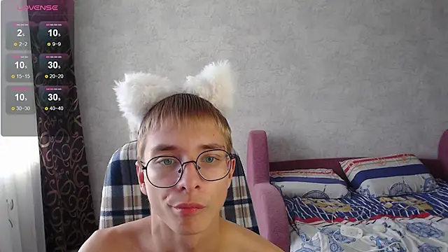Snapshot of glasses_cat chatting on September 2025 05:40:01 AM glasses cat online show from September 2025 05:40:01 AM