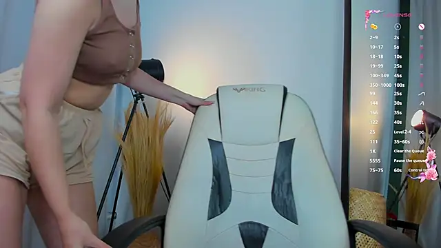 Lina Glow online show from September 2025 06:40:01 AM