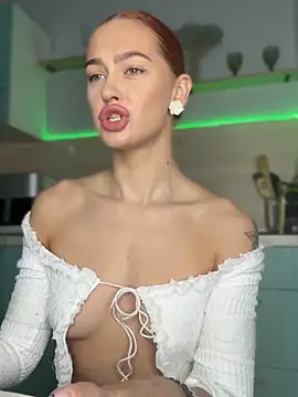 LittleFox    online show from October 2025 06:00:01 AM