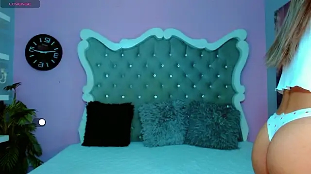 Honey Moontsts online show from March 2026 11:57:01 AM