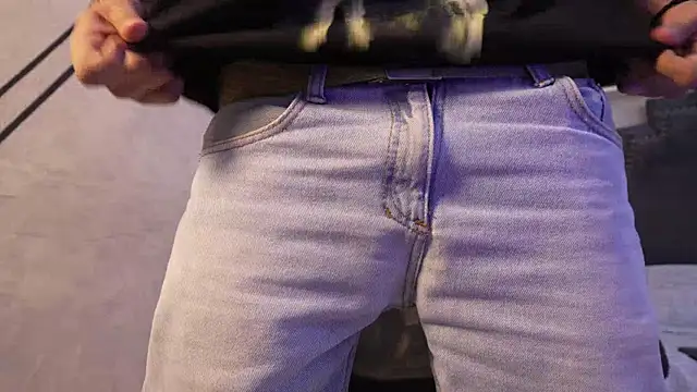 liaamsmiith  online show from November 2025 12:49:02 PM