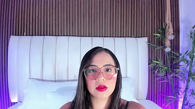 AliHamilton online show from September 2025 11:09:02 PM