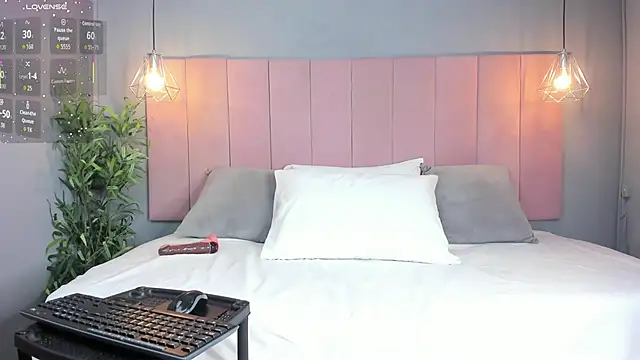 AariaLove online show from November 2025 10:34:01 PM